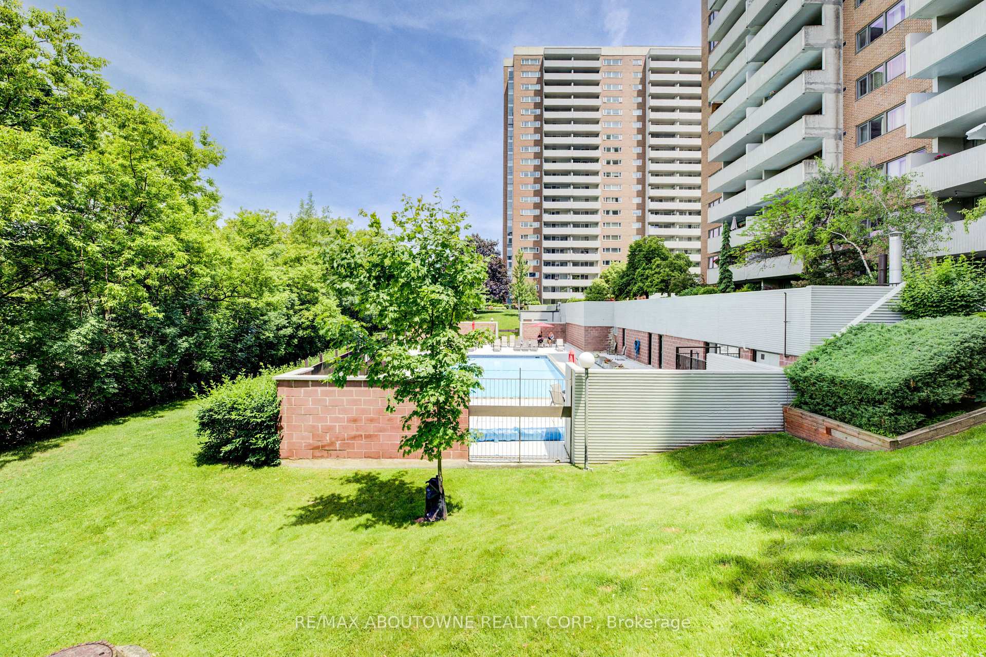 Photo 37 of Unit 1006, 260 Scarlett Road, Toronto, Rockcliffe-Smythe — HOMEH