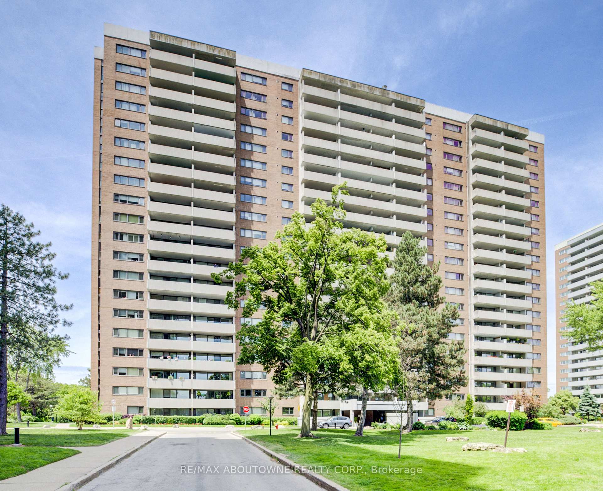 Photo 39 of Unit 1006, 260 Scarlett Road, Toronto, Rockcliffe-Smythe — HOMEH