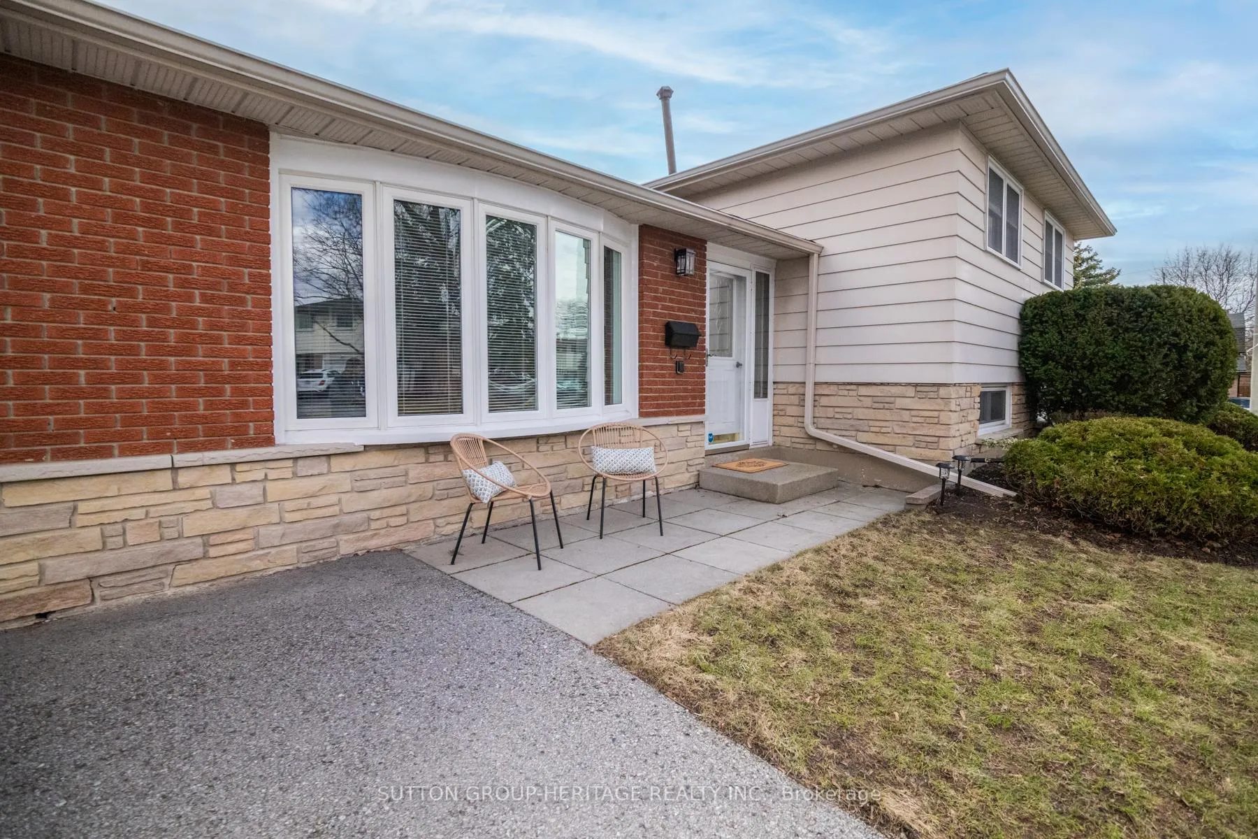 Photo 3 of 762 Clifton Drive, Oshawa, Centennial — HOMEH