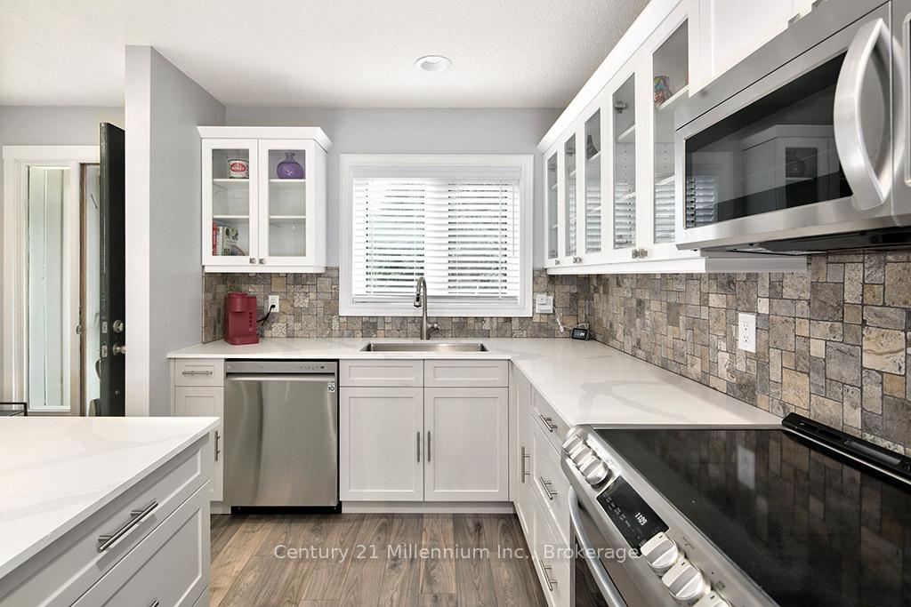 Photo 5 of 545 Oxbow Crescent, Collingwood — HOMEH