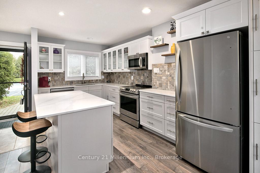 Photo 6 of 545 Oxbow Crescent, Collingwood — HOMEH