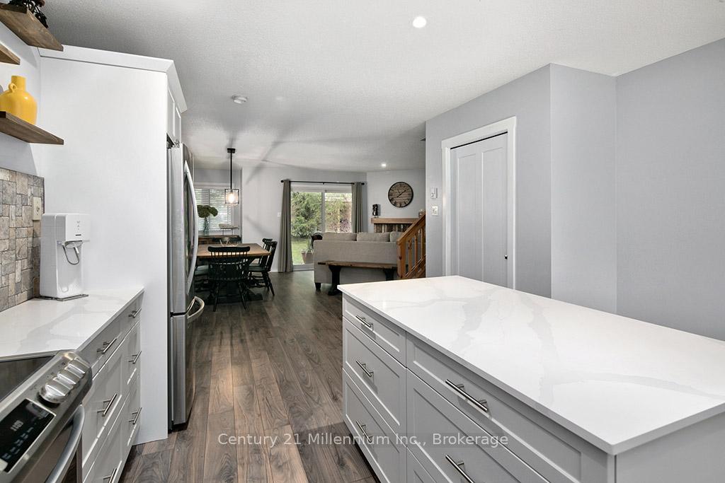 Photo 7 of 545 Oxbow Crescent, Collingwood — HOMEH