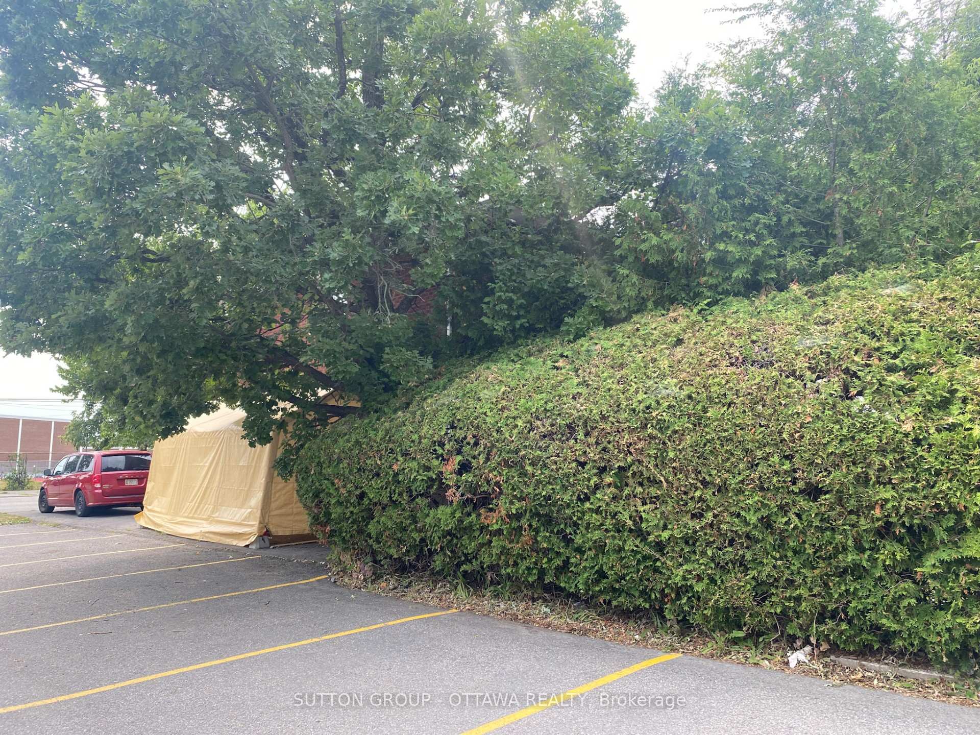 Photo 2 of 679 Smyth Road, Ottawa, Elmvale Acres — HOMEH