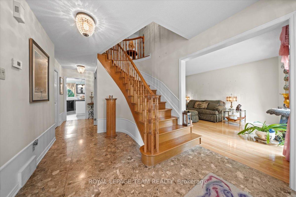 Photo 7 of 17 Stonehedge Parkway, Ottawa, Bayshore — HOMEH