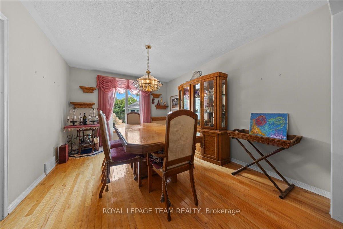 Photo 10 of 17 Stonehedge Parkway, Ottawa, Bayshore — HOMEH