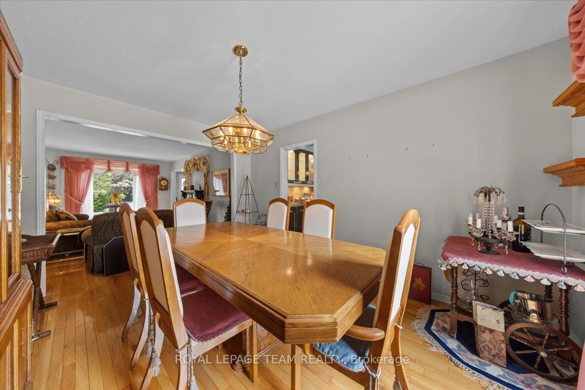 Photo 11 of 17 Stonehedge Parkway, Ottawa, Bayshore — HOMEH