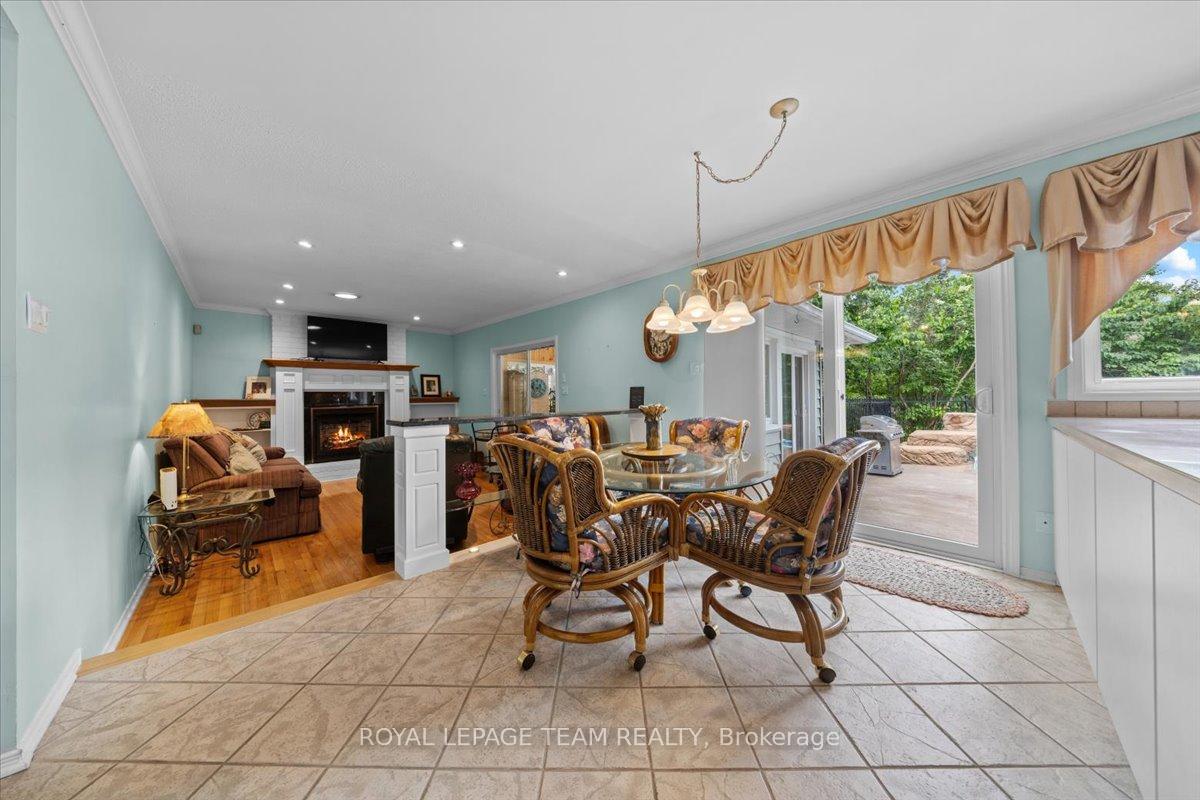 Photo 14 of 17 Stonehedge Parkway, Ottawa, Bayshore — HOMEH
