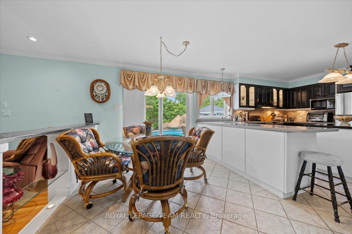 Photo 15 of 17 Stonehedge Parkway, Ottawa, Bayshore — HOMEH