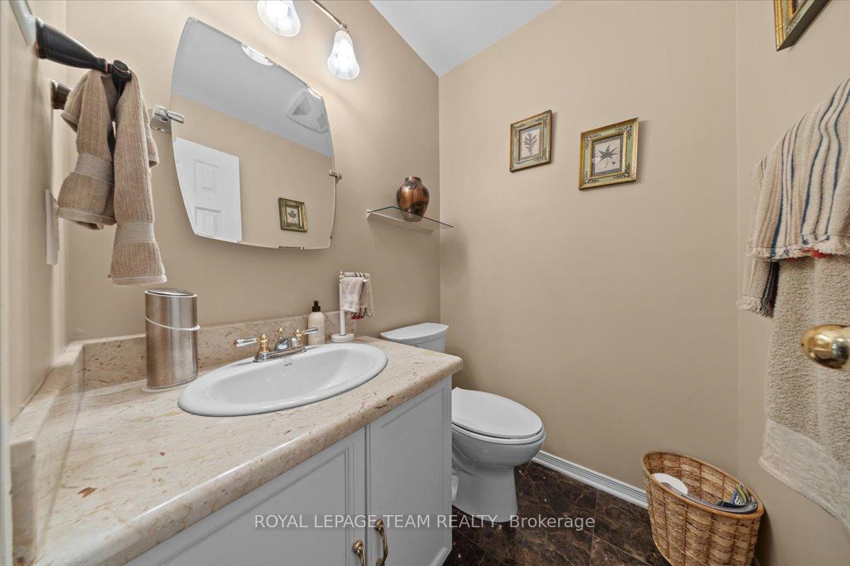 Photo 23 of 17 Stonehedge Parkway, Ottawa, Bayshore — HOMEH