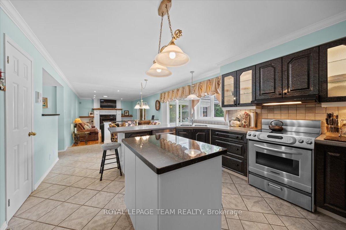 Photo 19 of 17 Stonehedge Parkway, Ottawa, Bayshore — HOMEH