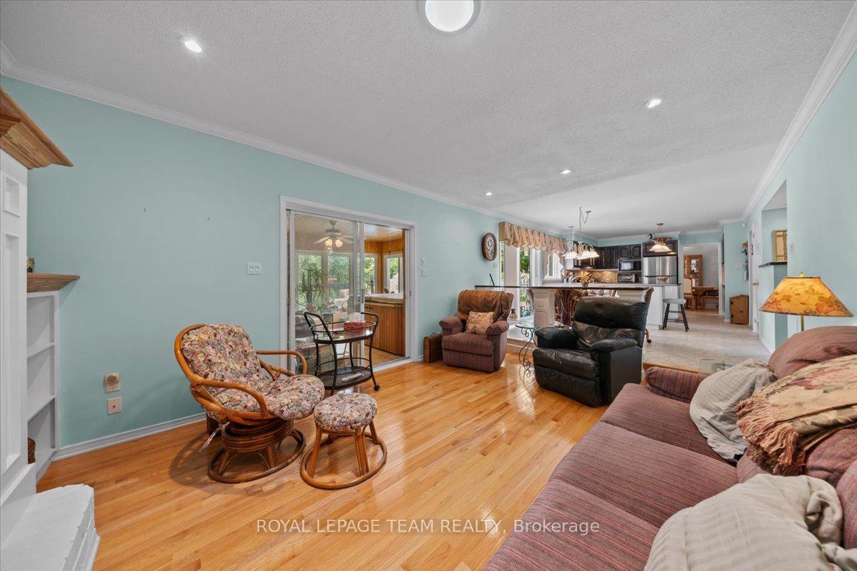 Photo 22 of 17 Stonehedge Parkway, Ottawa, Bayshore — HOMEH