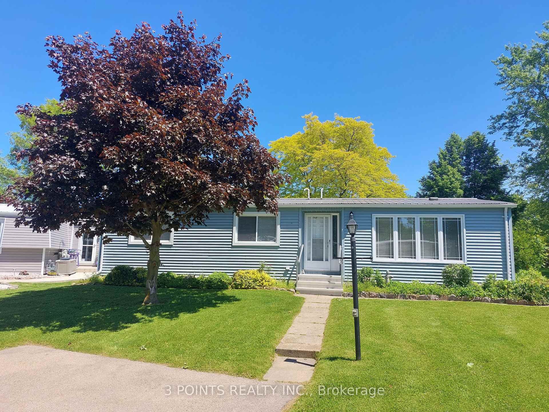 Front of 195 Pebble Beach Parkway