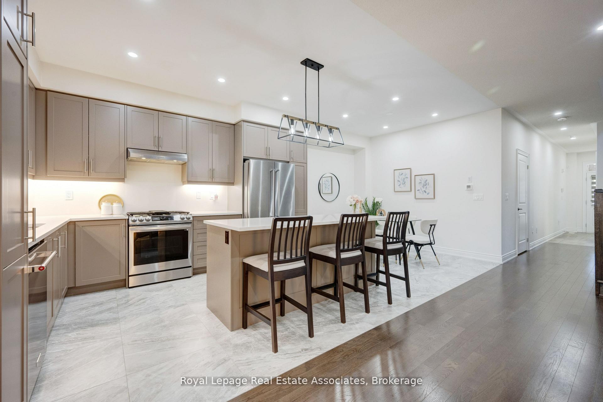 Photo 11 of 13 Quinton Ridge, Brampton, Bram West — HOMEH