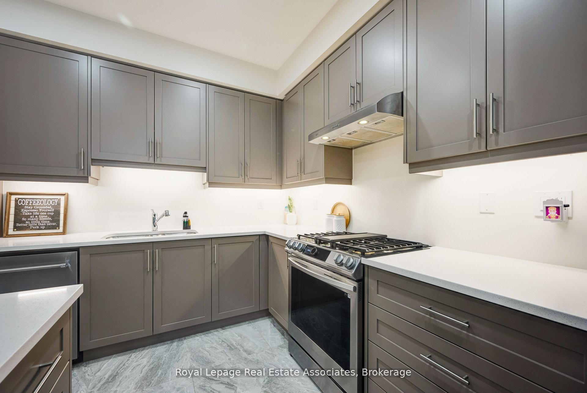 Photo 16 of 13 Quinton Ridge, Brampton, Bram West — HOMEH