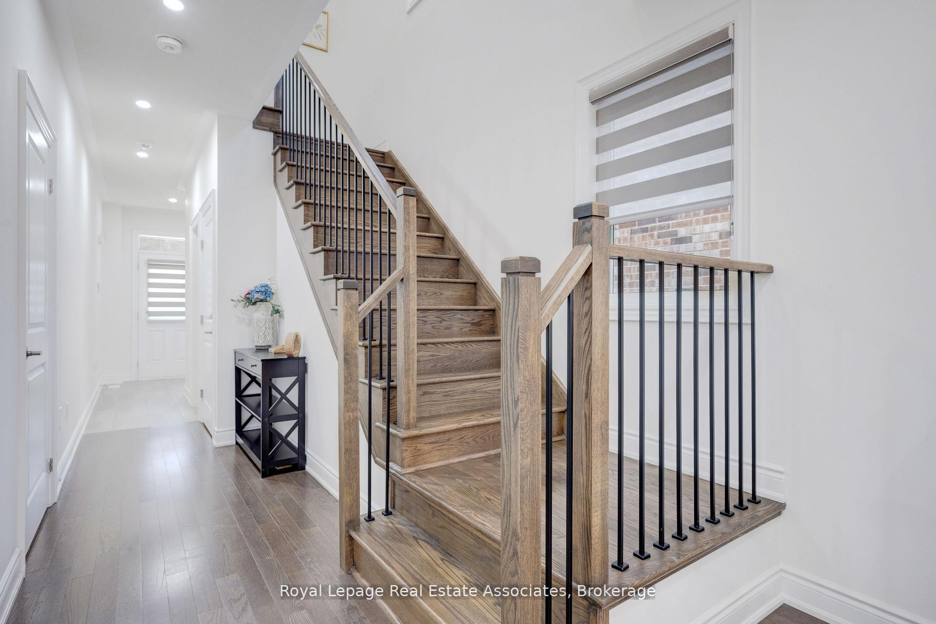 Photo 17 of 13 Quinton Ridge, Brampton, Bram West — HOMEH