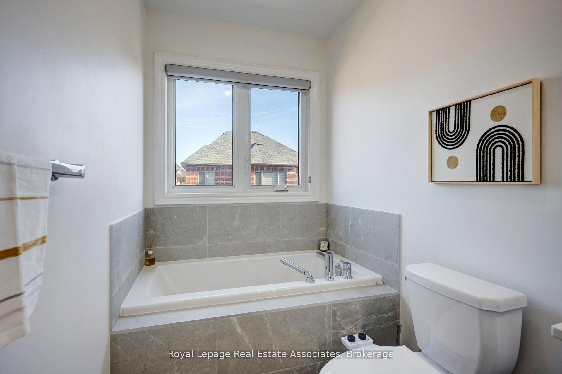 Photo 26 of 13 Quinton Ridge, Brampton, Bram West — HOMEH