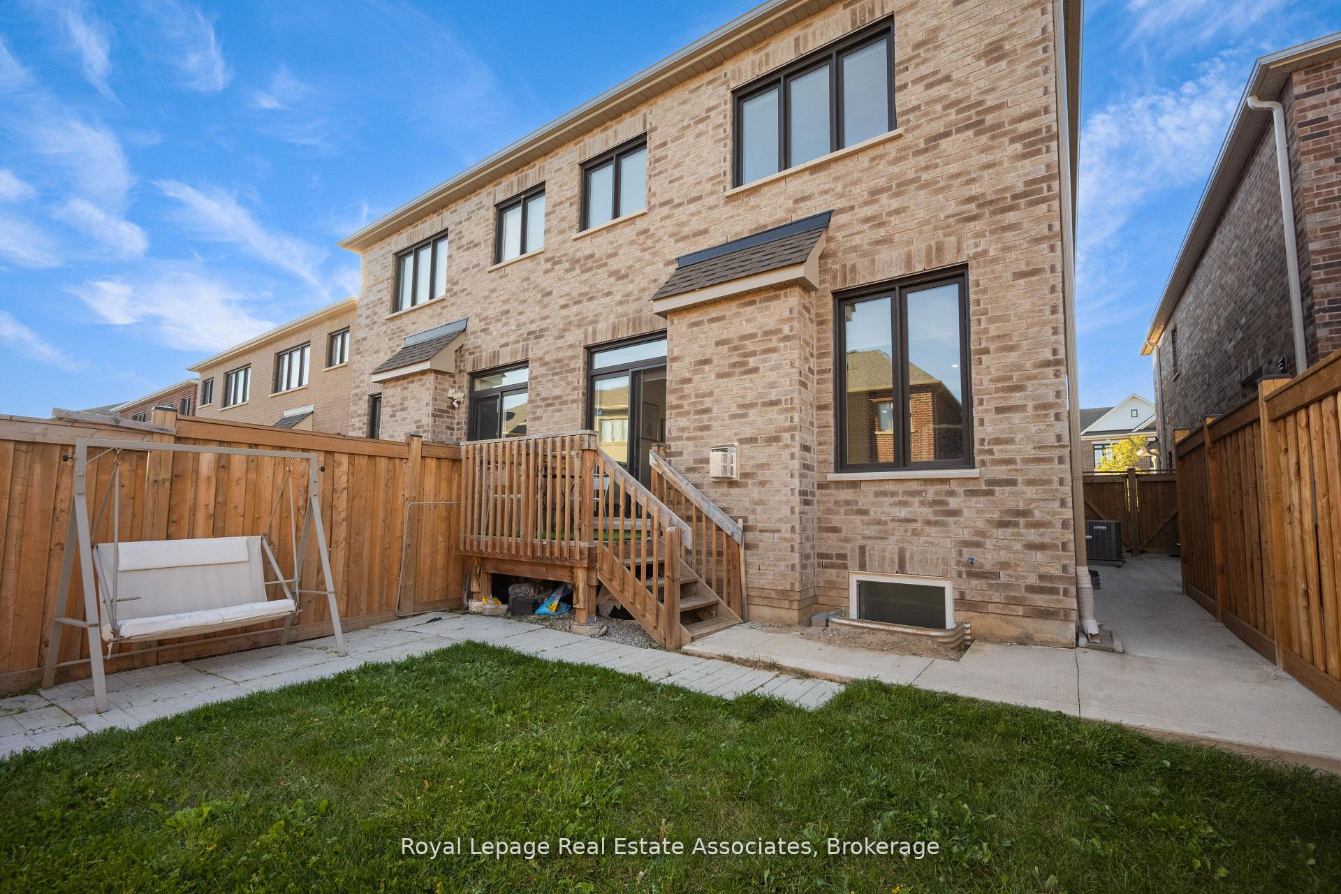 Photo 35 of 13 Quinton Ridge, Brampton, Bram West — HOMEH