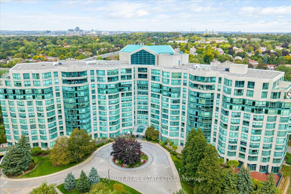 Front of Unit 222, 7905 Bayview Avenue