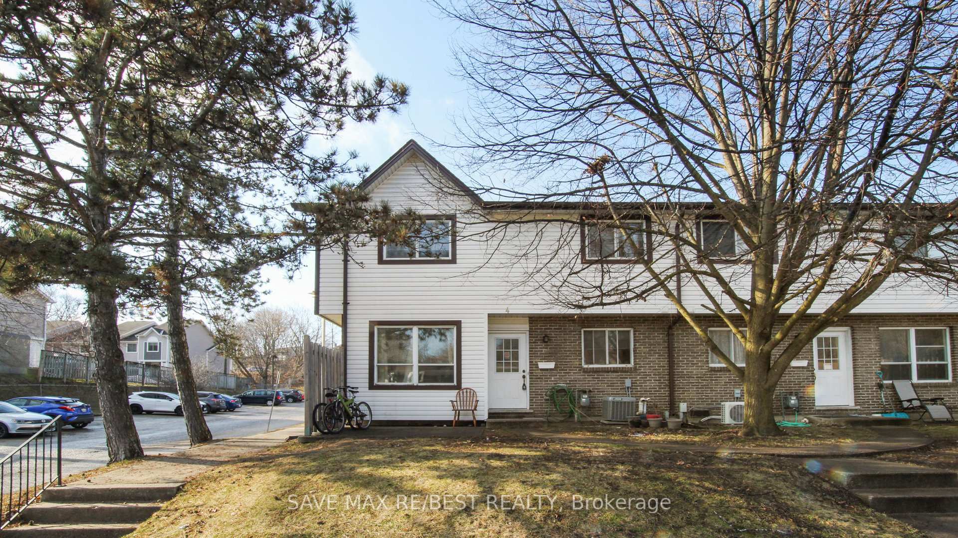Photo 3 of Unit 4, 375 Pioneer Drive, Kitchener, Pioneer Park — HOMEH