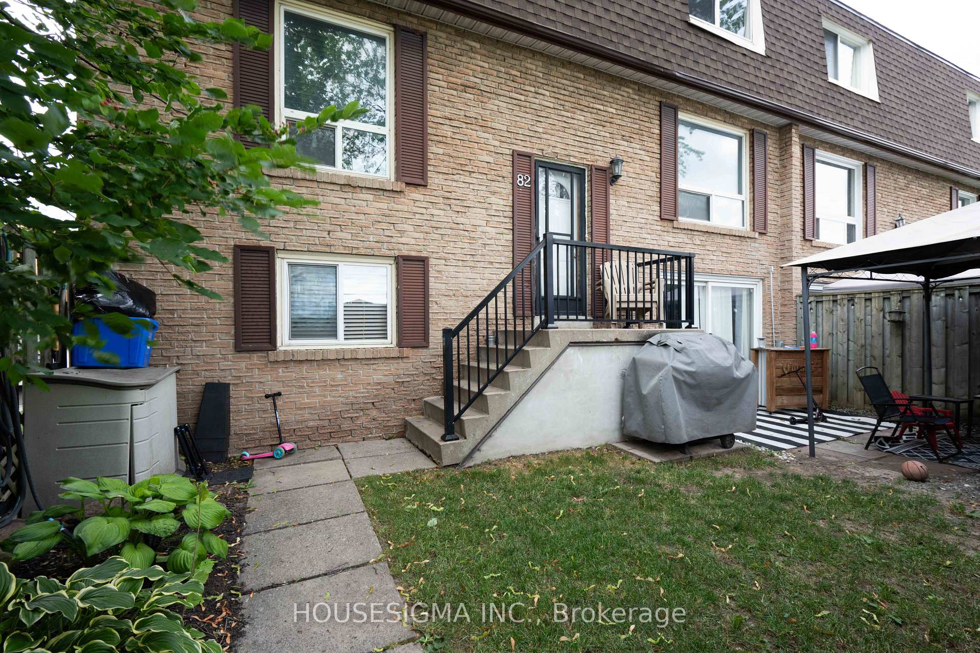 Front of Unit 82, 321 Blackthorn Street