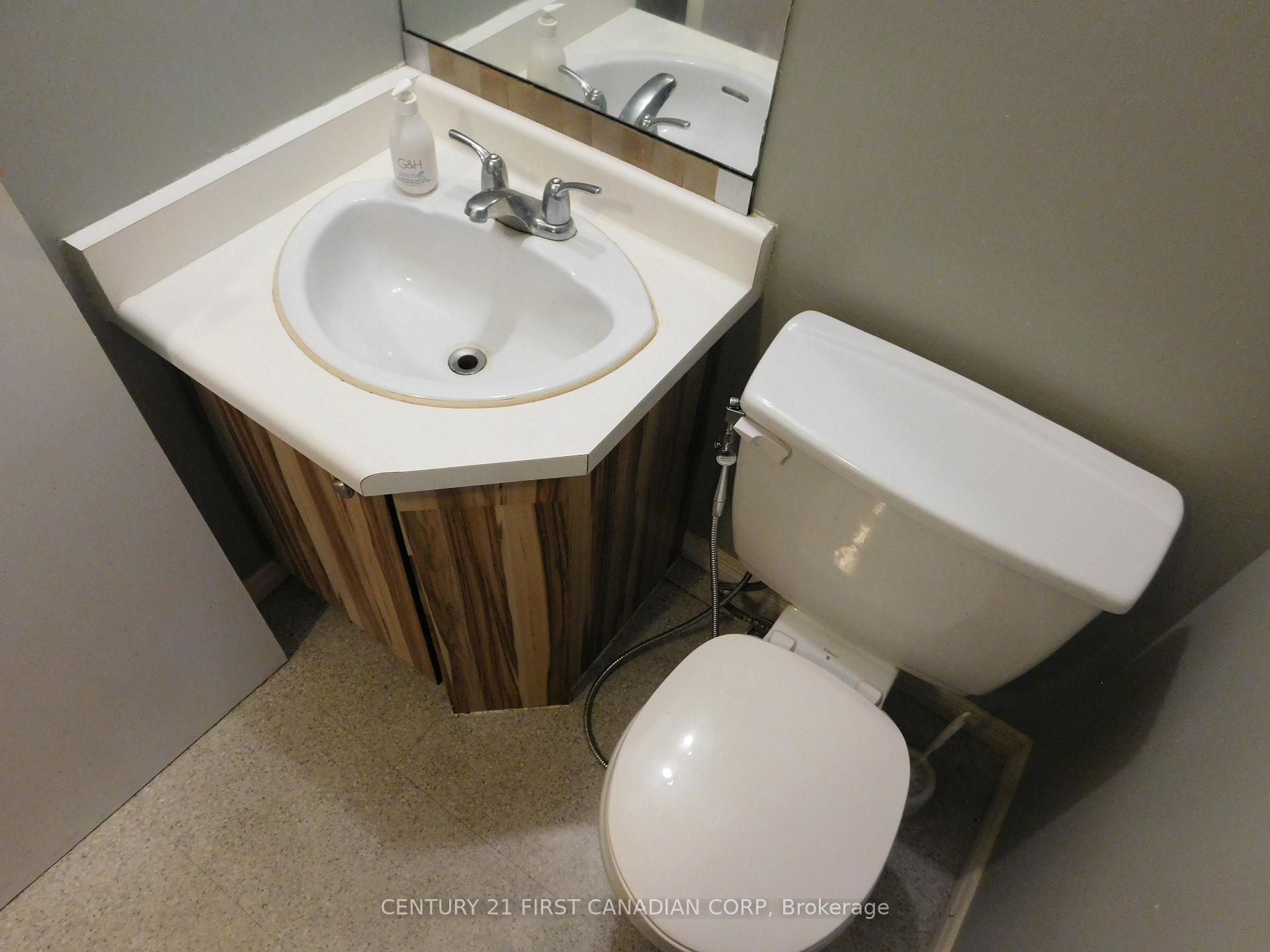 Photo 9 of Unit 22, 253 Taylor Street, London, East C — HOMEH