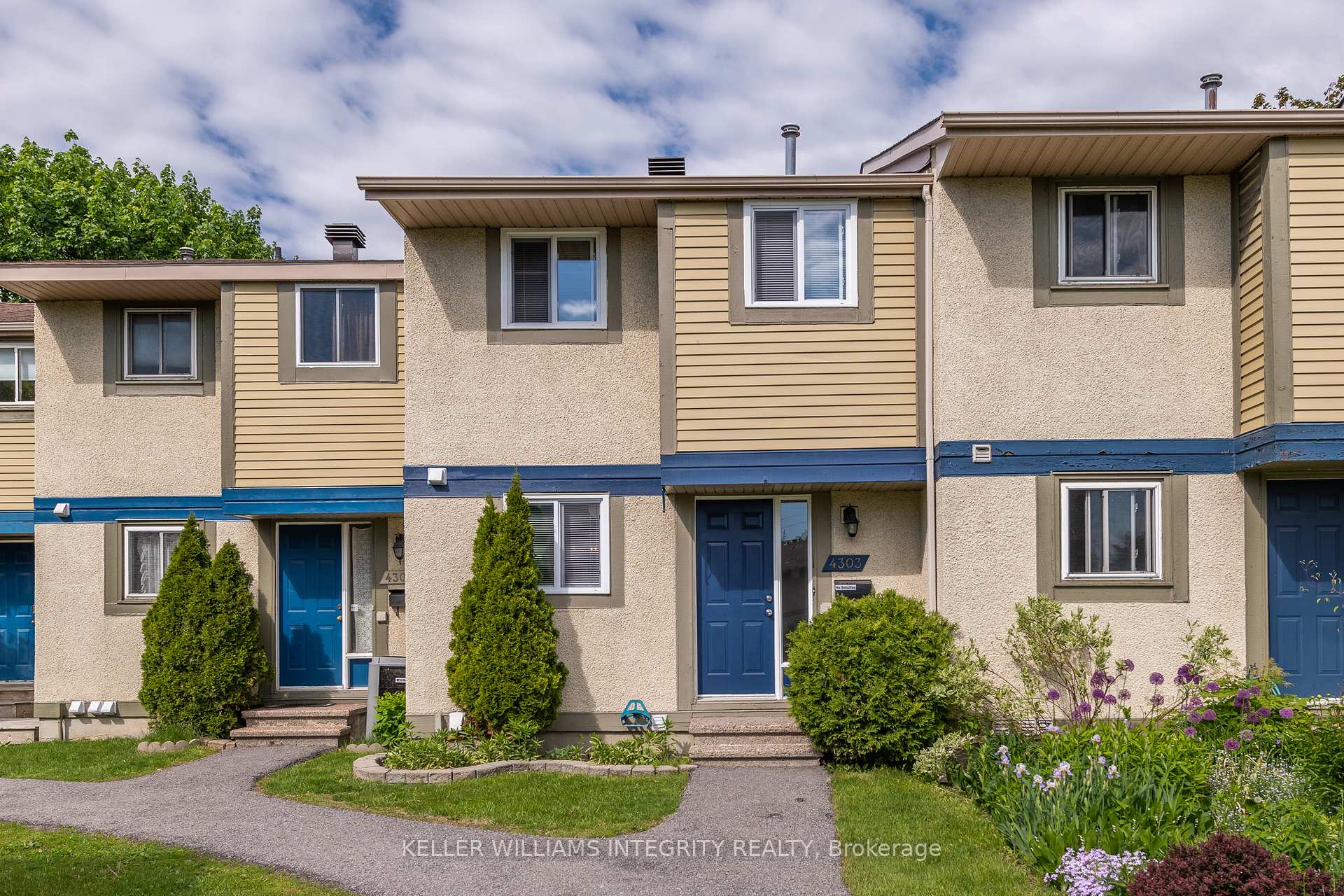 Front of 4303 Meadowvale Lane