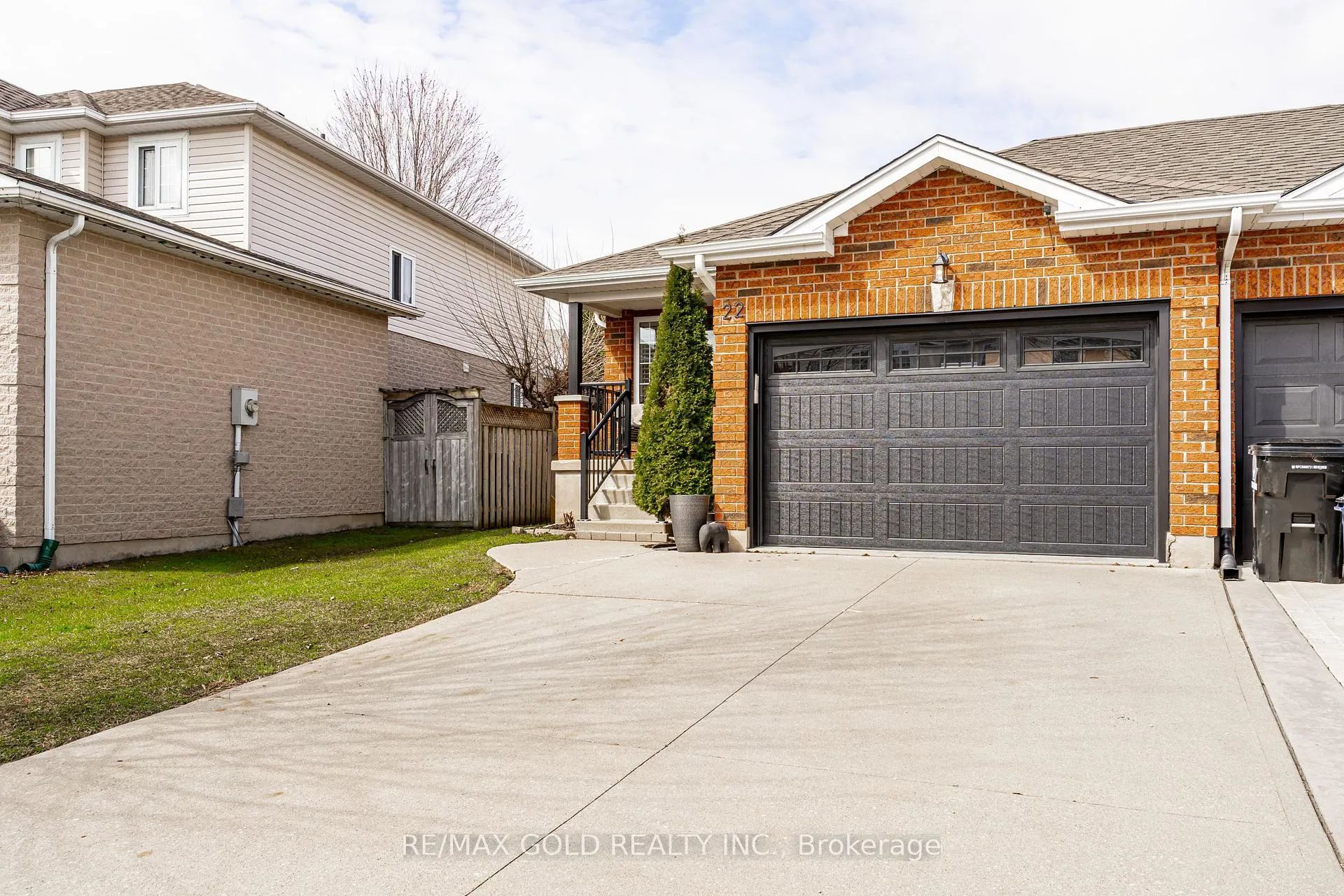 Photo 2 of 22 Martson Crescent, Leamington — HOMEH
