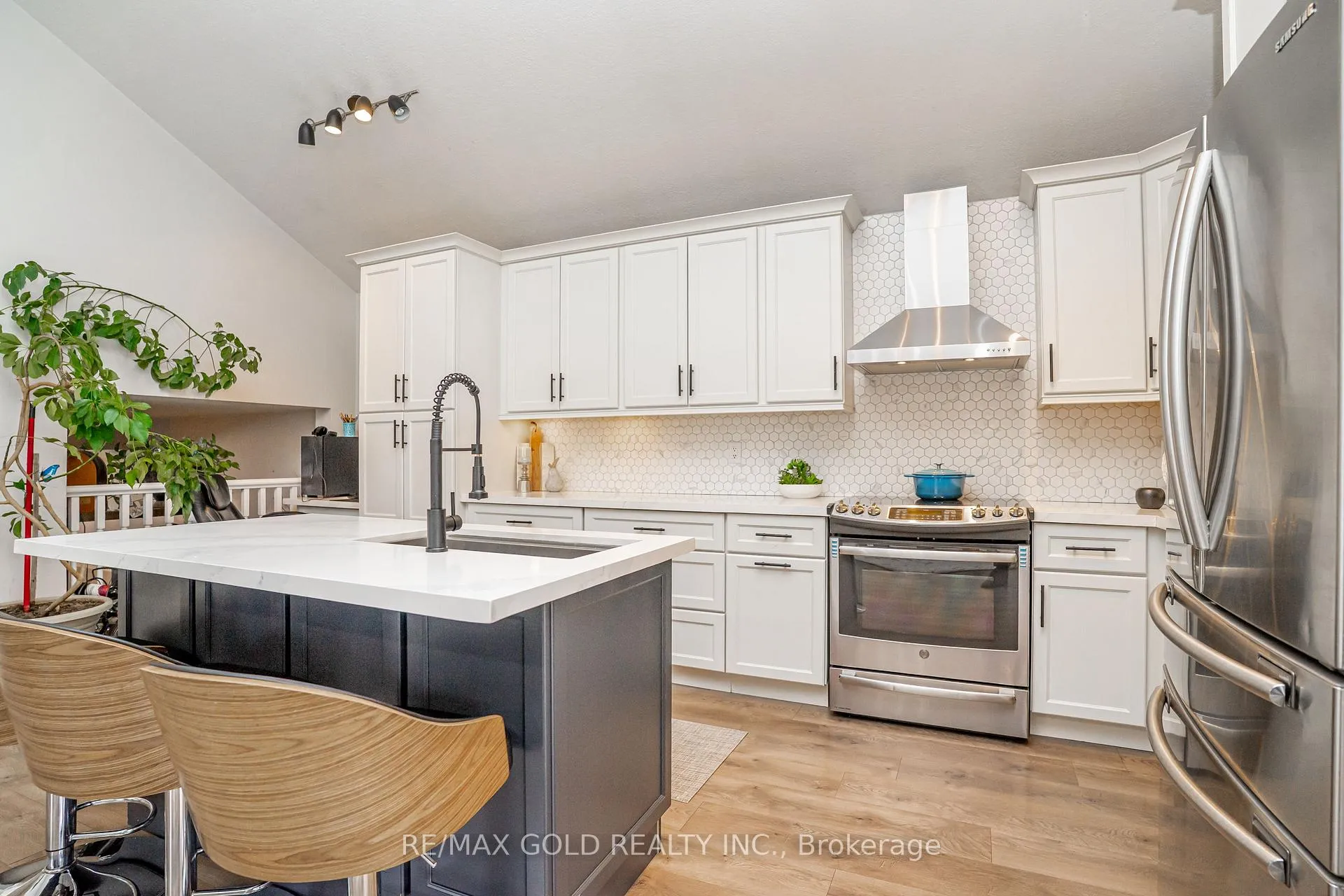 Photo 14 of 22 Martson Crescent, Leamington — HOMEH