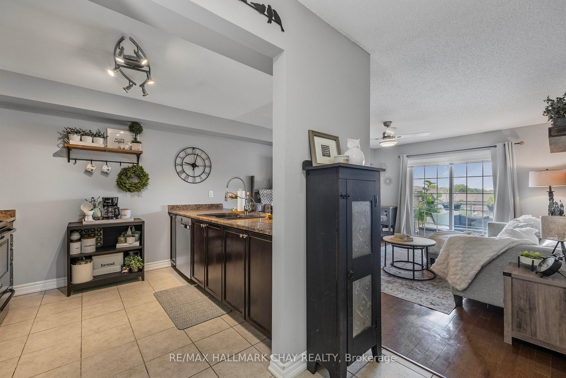 Photo 2 of Unit 25, 137 Sydenham Wells, Barrie, Georgian Drive — HOMEH