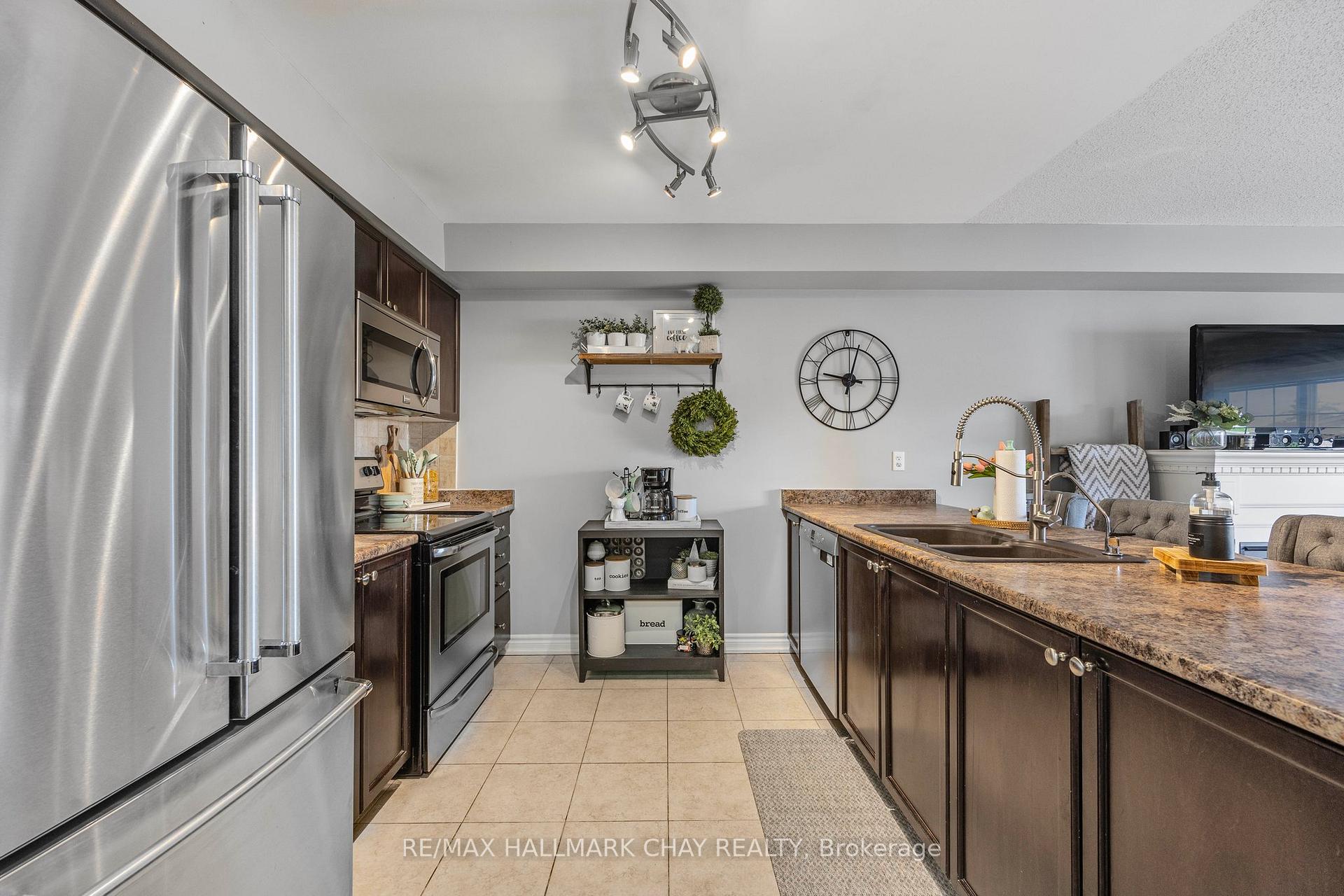 Photo 3 of Unit 25, 137 Sydenham Wells, Barrie, Georgian Drive — HOMEH
