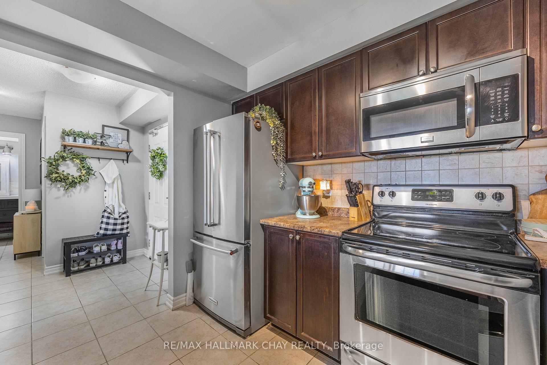 Photo 6 of Unit 25, 137 Sydenham Wells, Barrie, Georgian Drive — HOMEH