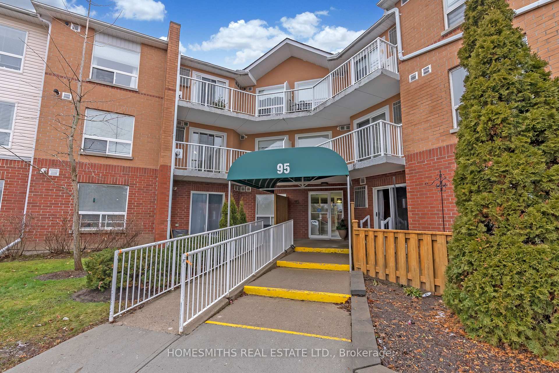 Front of Unit 214, 95 Wellington Street