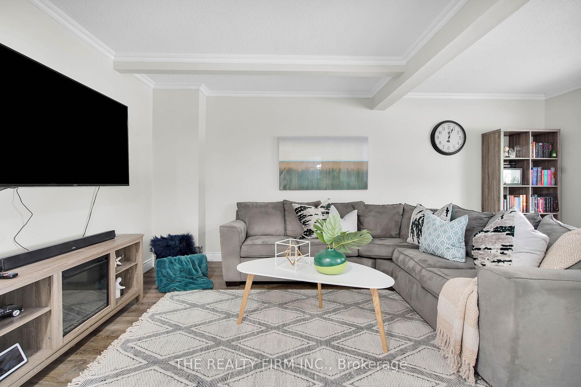 Photo 3 of Unit 65, 720 Deveron Crescent, London, South T — HOMEH