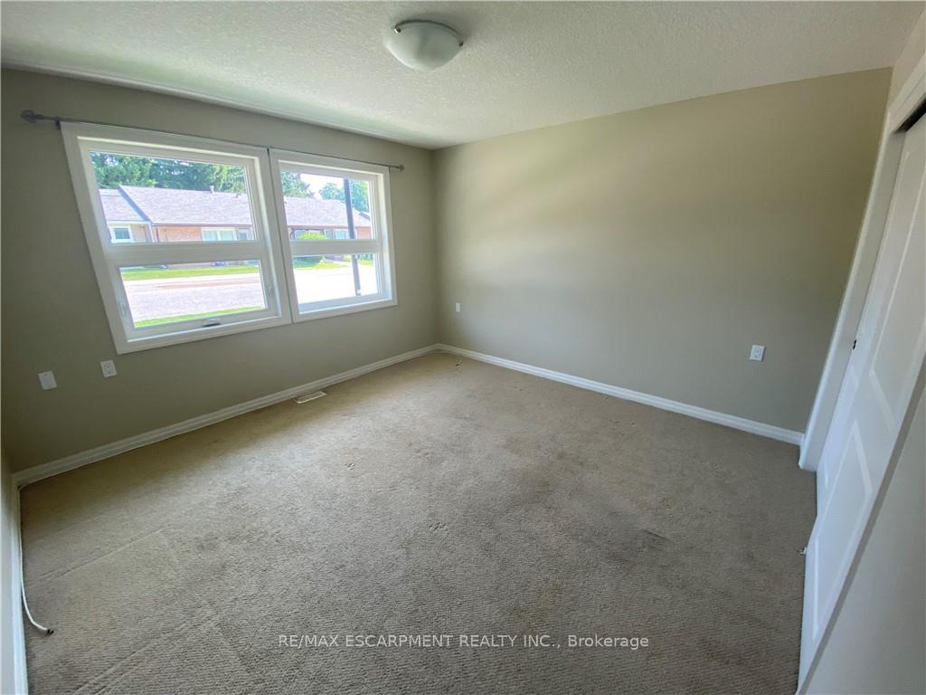 Photo 6 of 13 Szollosy Circle, Hamilton, Kennedy — HOMEH