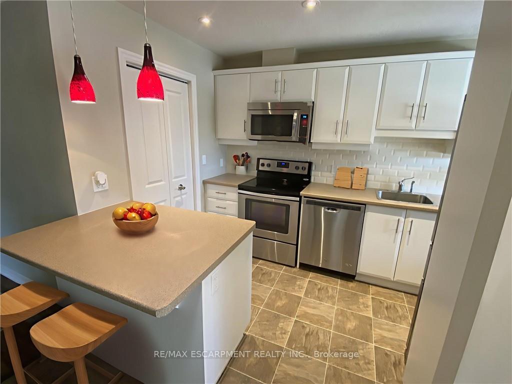 Photo 7 of 13 Szollosy Circle, Hamilton, Kennedy — HOMEH