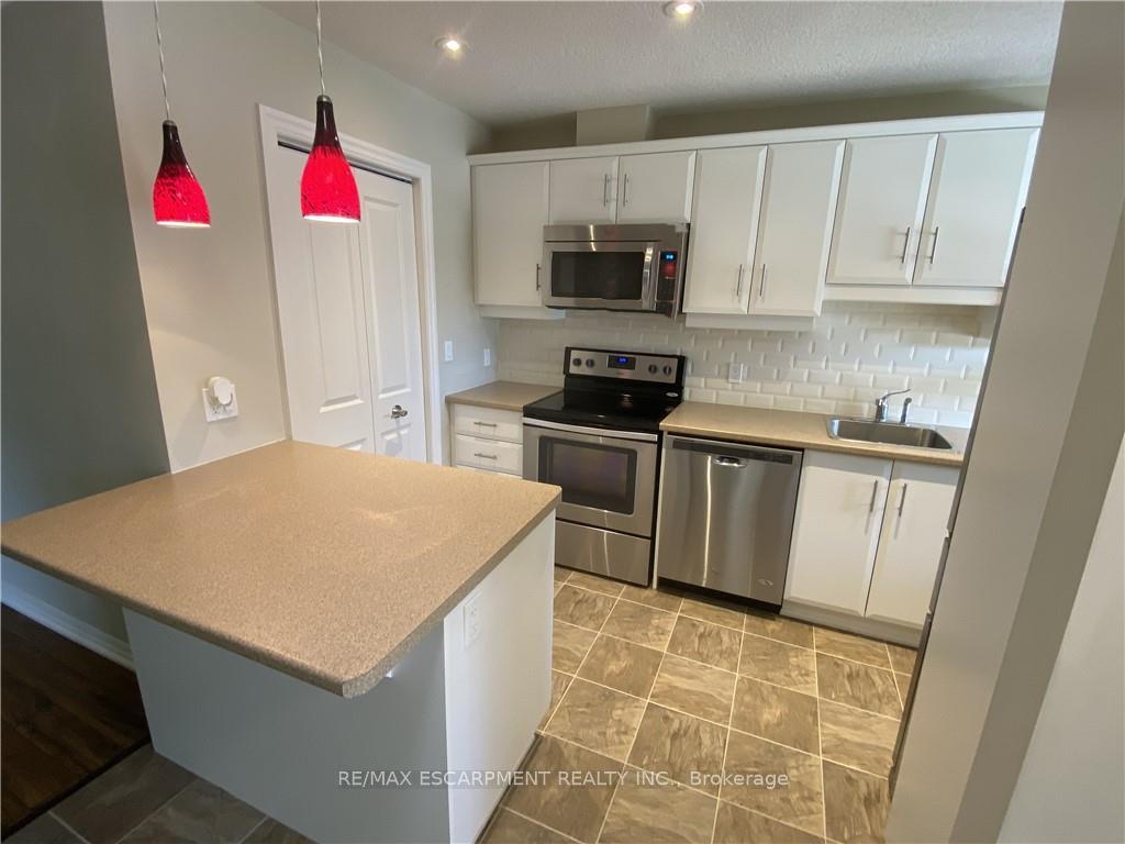 Photo 8 of 13 Szollosy Circle, Hamilton, Kennedy — HOMEH