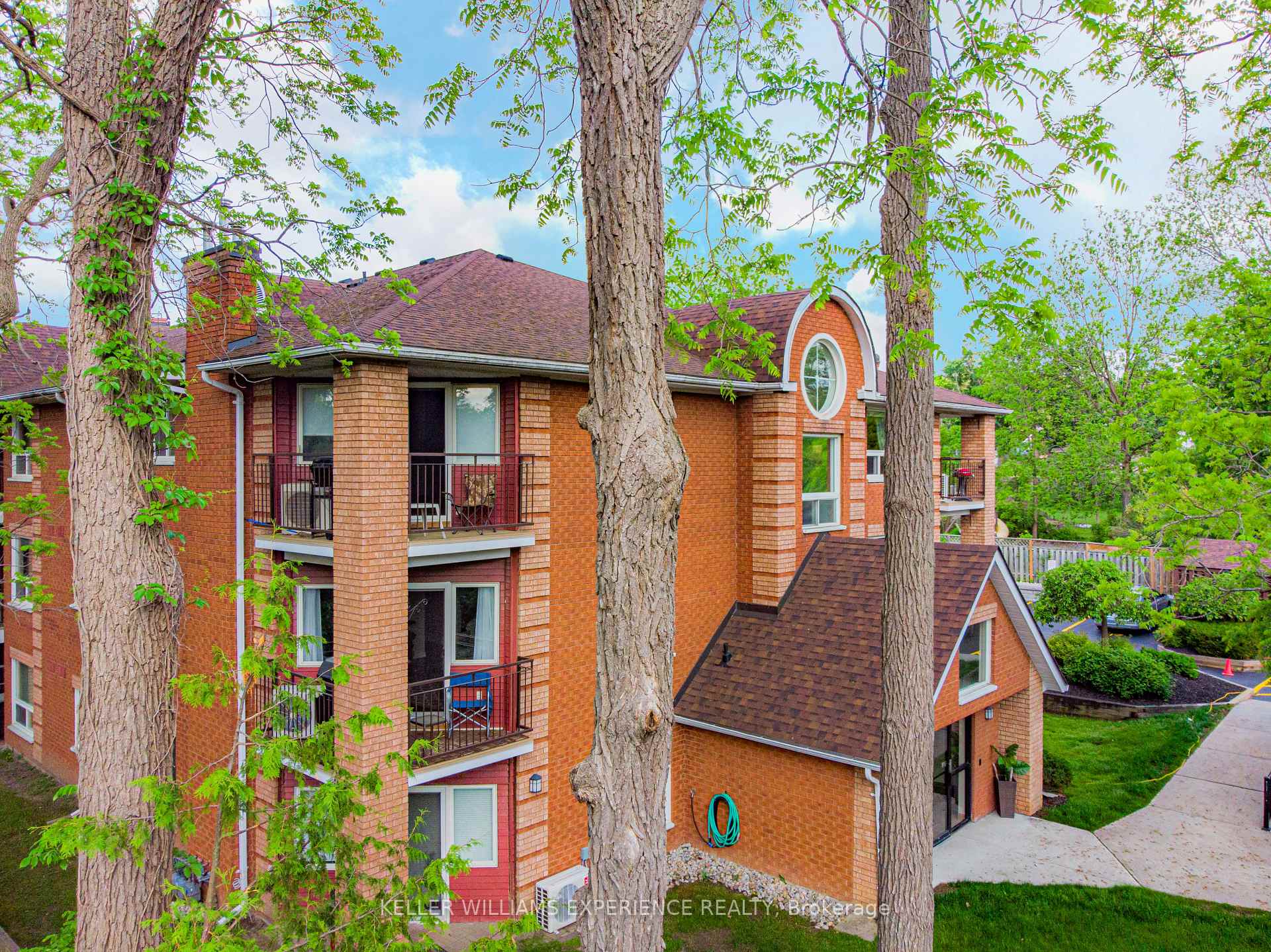 Photo 2 of Unit 204, 131 Clapperton Street, Barrie, Wellington — HOMEH