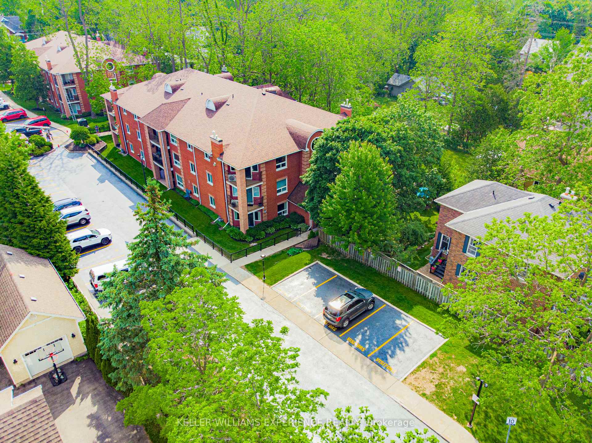 Photo 4 of Unit 204, 131 Clapperton Street, Barrie, Wellington — HOMEH