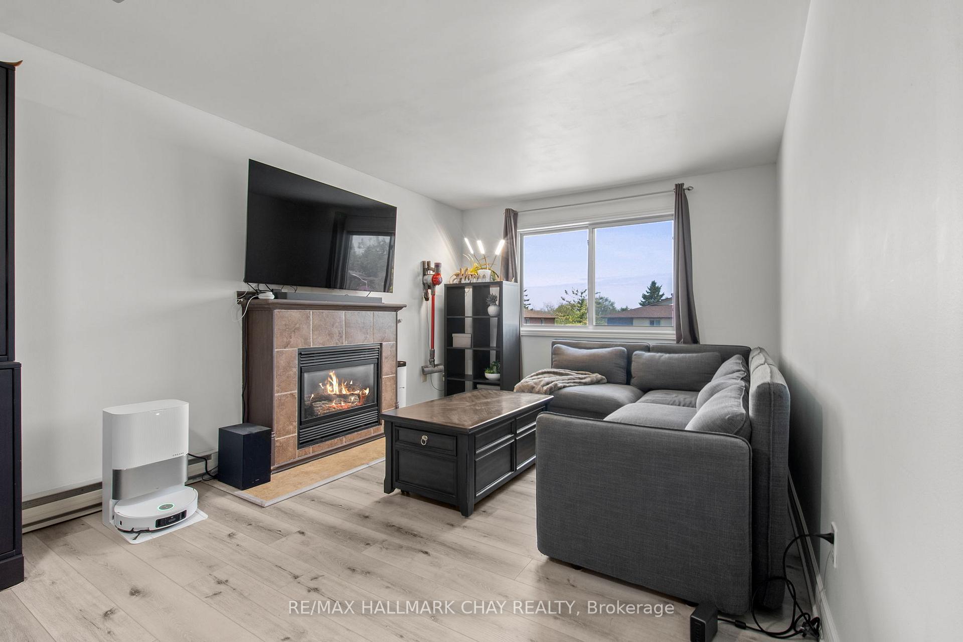 Photo 6 of Unit 303, 25 Meadow Lane, Barrie, Ardagh — HOMEH
