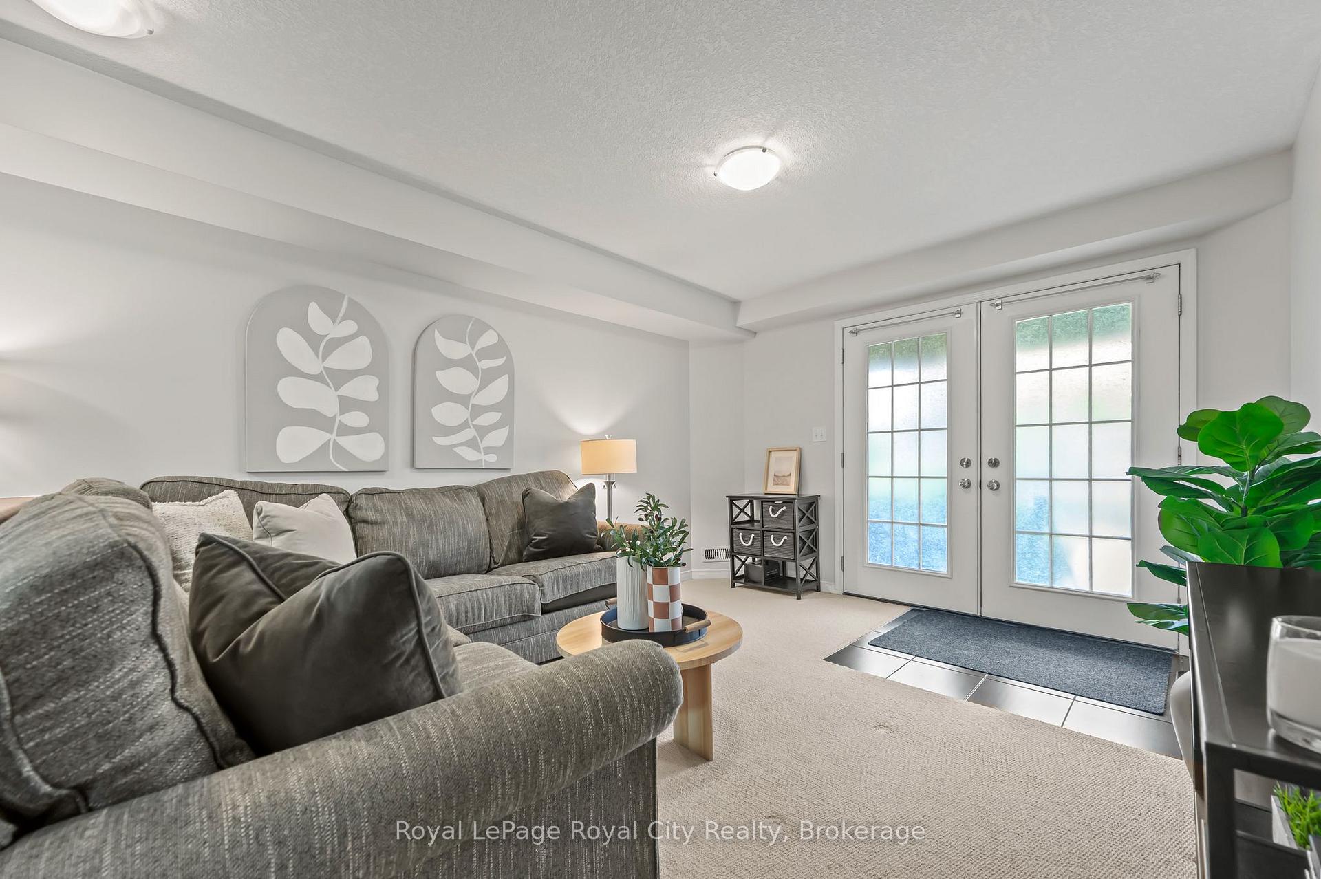 Photo 6 of Unit 14, 35 Mountford Drive, Guelph, Grange Road — HOMEH