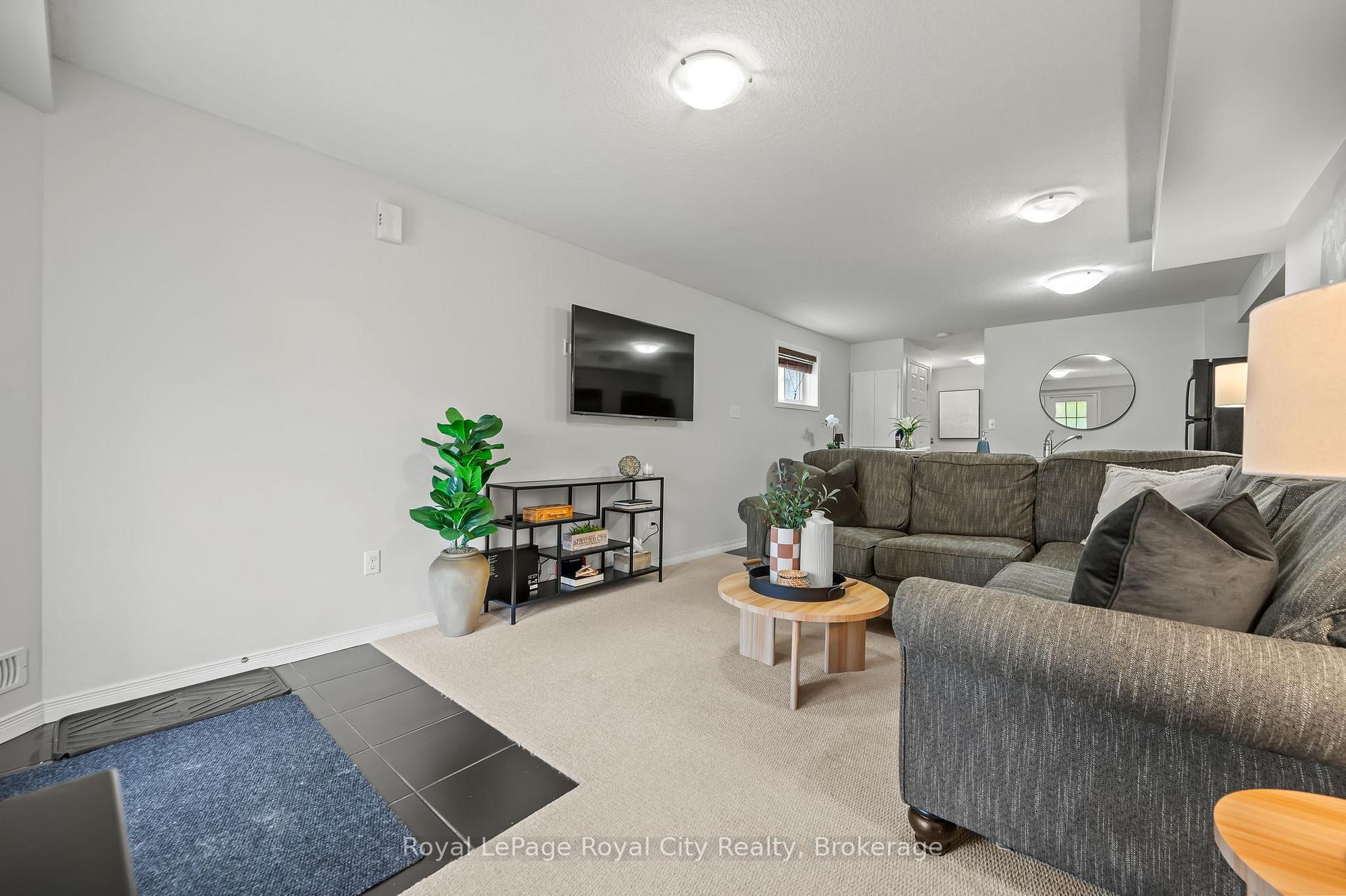Photo 7 of Unit 14, 35 Mountford Drive, Guelph, Grange Road — HOMEH