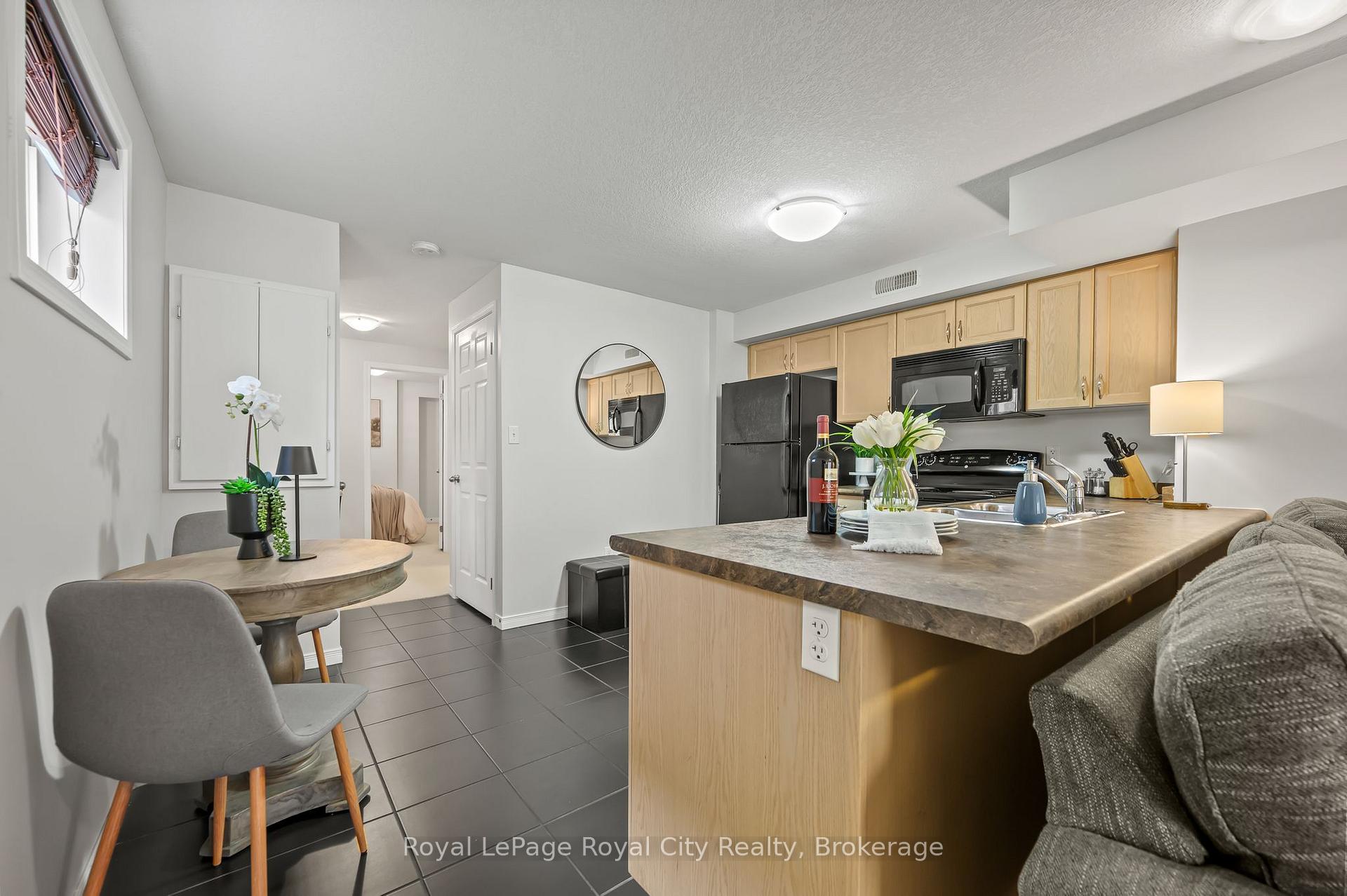 Photo 9 of Unit 14, 35 Mountford Drive, Guelph, Grange Road — HOMEH
