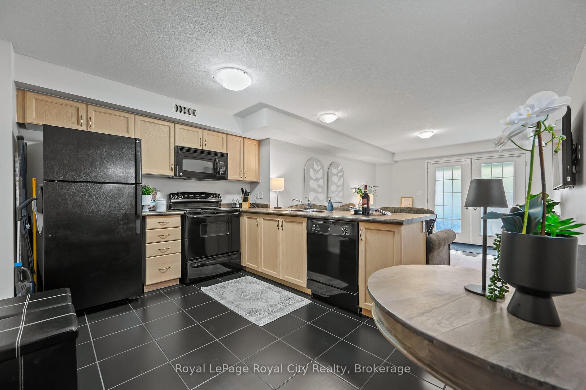 Photo 10 of Unit 14, 35 Mountford Drive, Guelph, Grange Road — HOMEH
