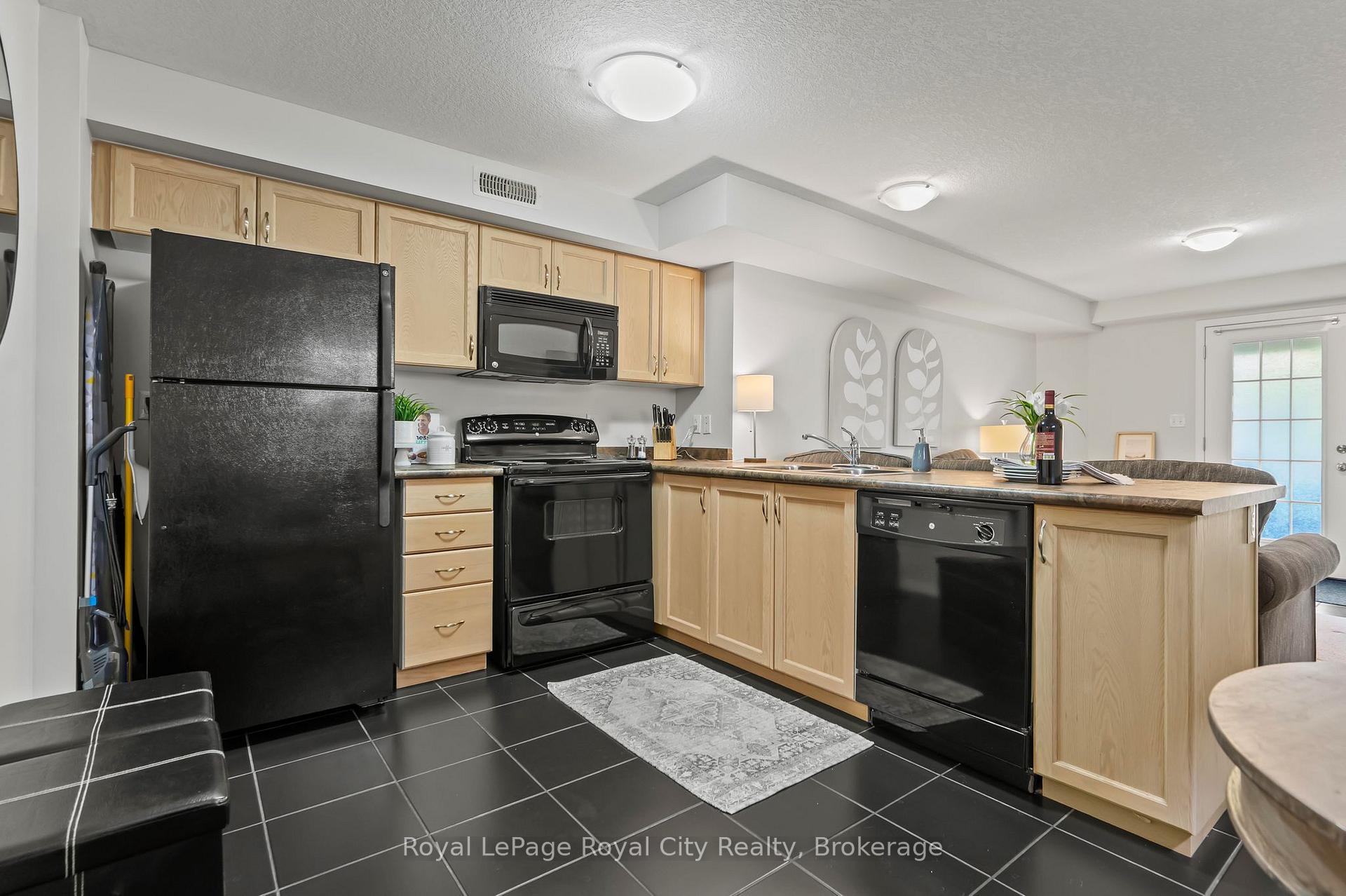 Photo 11 of Unit 14, 35 Mountford Drive, Guelph, Grange Road — HOMEH