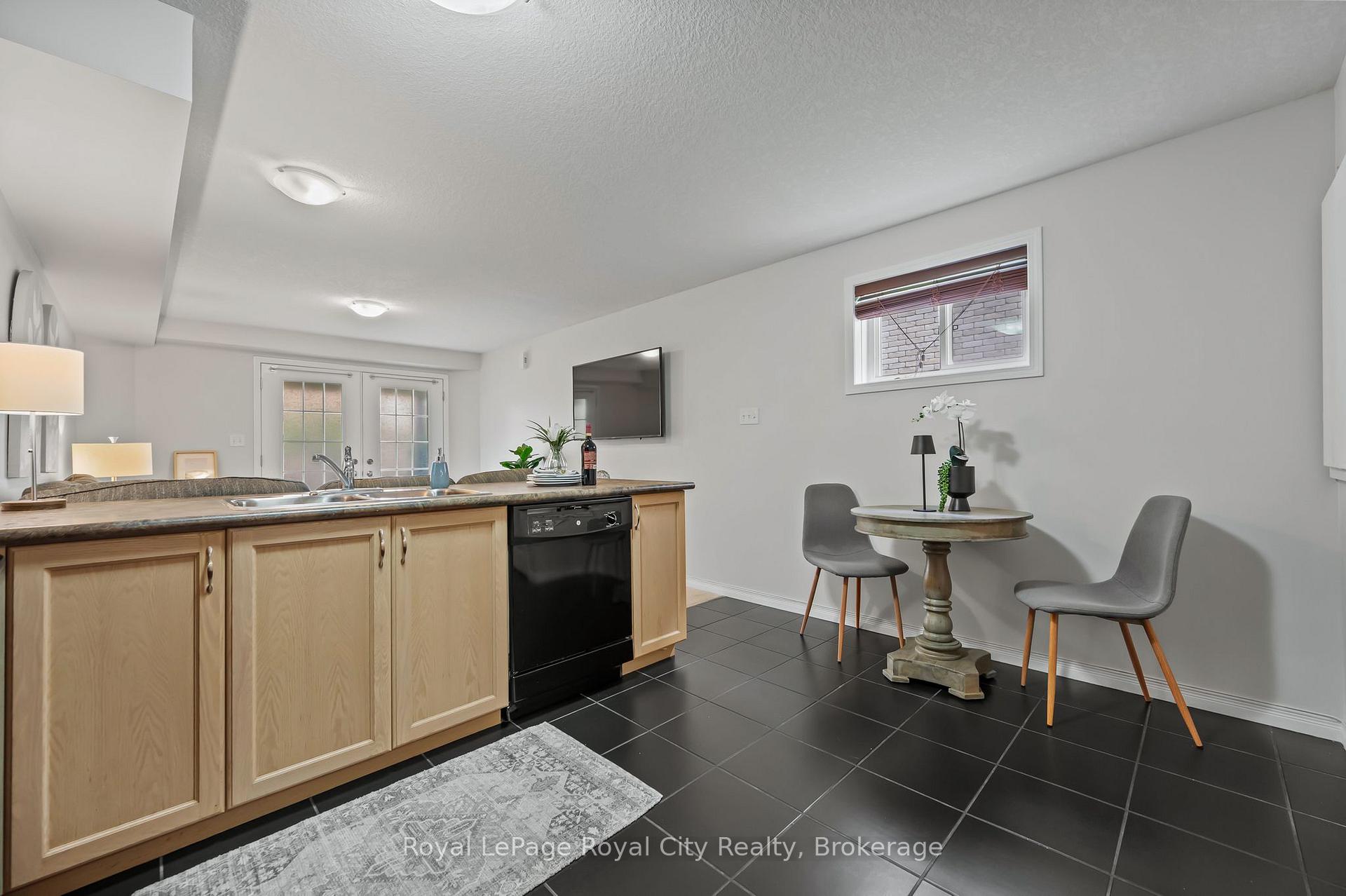 Photo 12 of Unit 14, 35 Mountford Drive, Guelph, Grange Road — HOMEH