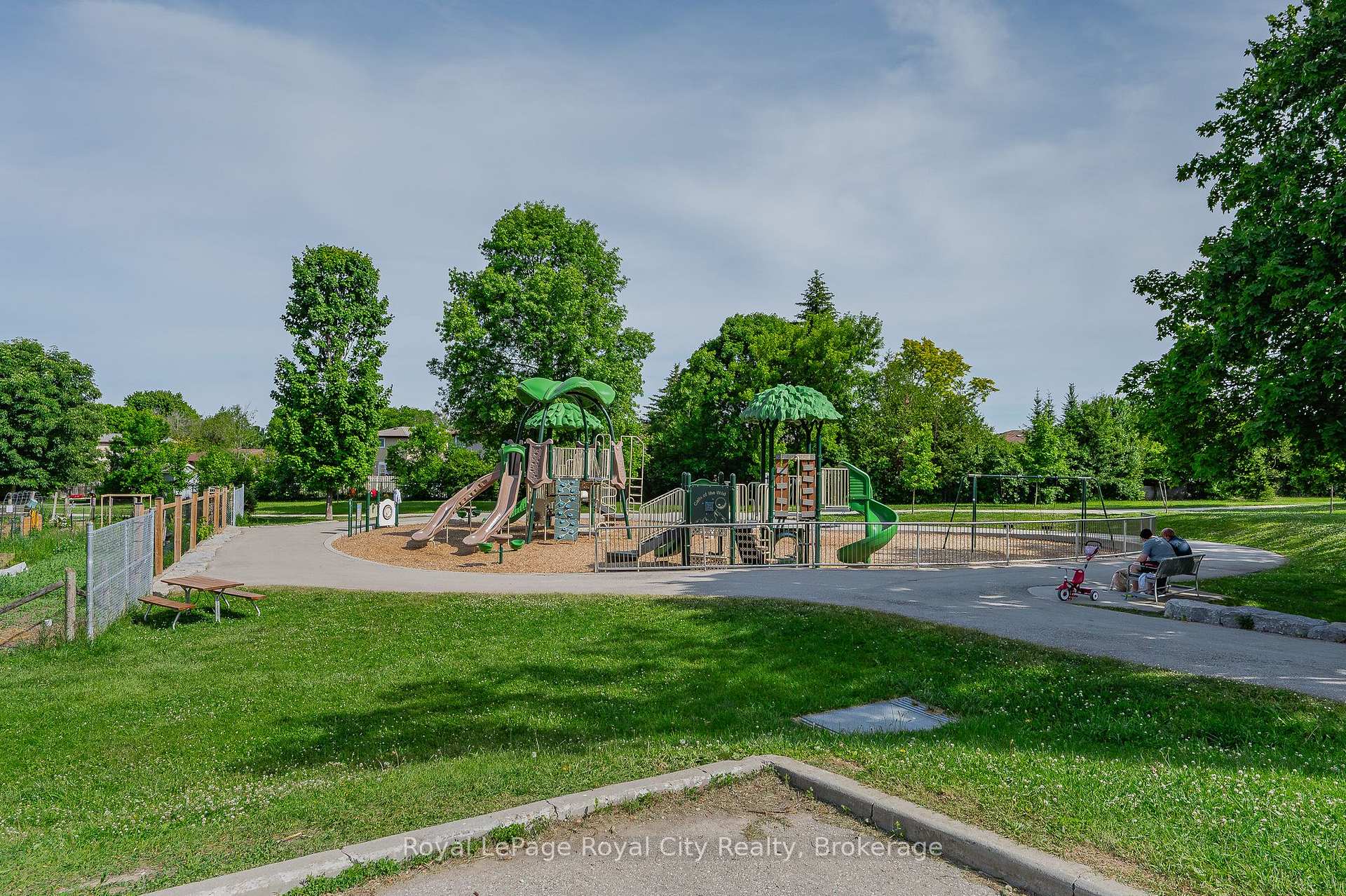 Photo 22 of Unit 14, 35 Mountford Drive, Guelph, Grange Road — HOMEH