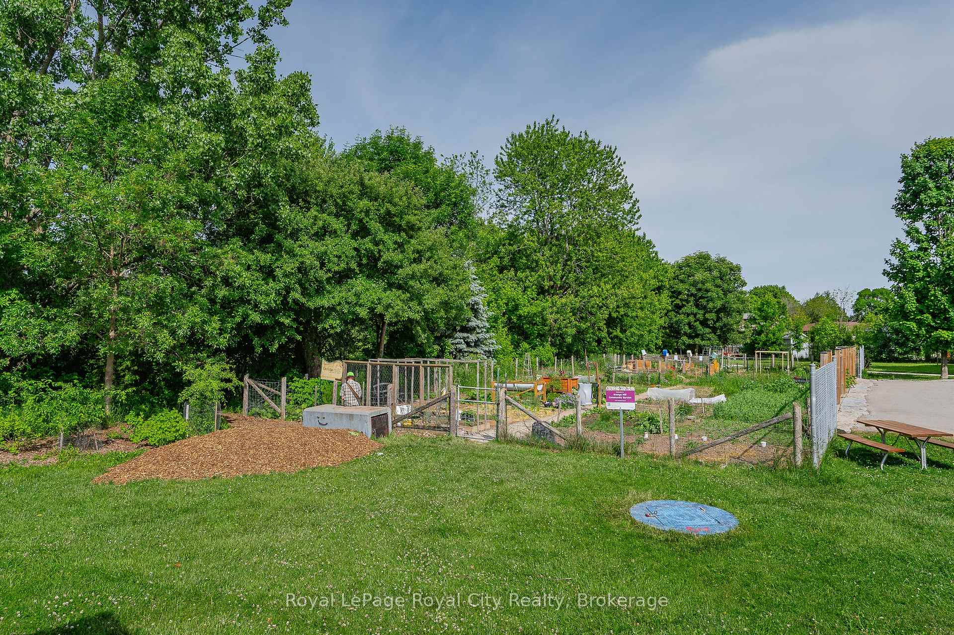 Photo 23 of Unit 14, 35 Mountford Drive, Guelph, Grange Road — HOMEH