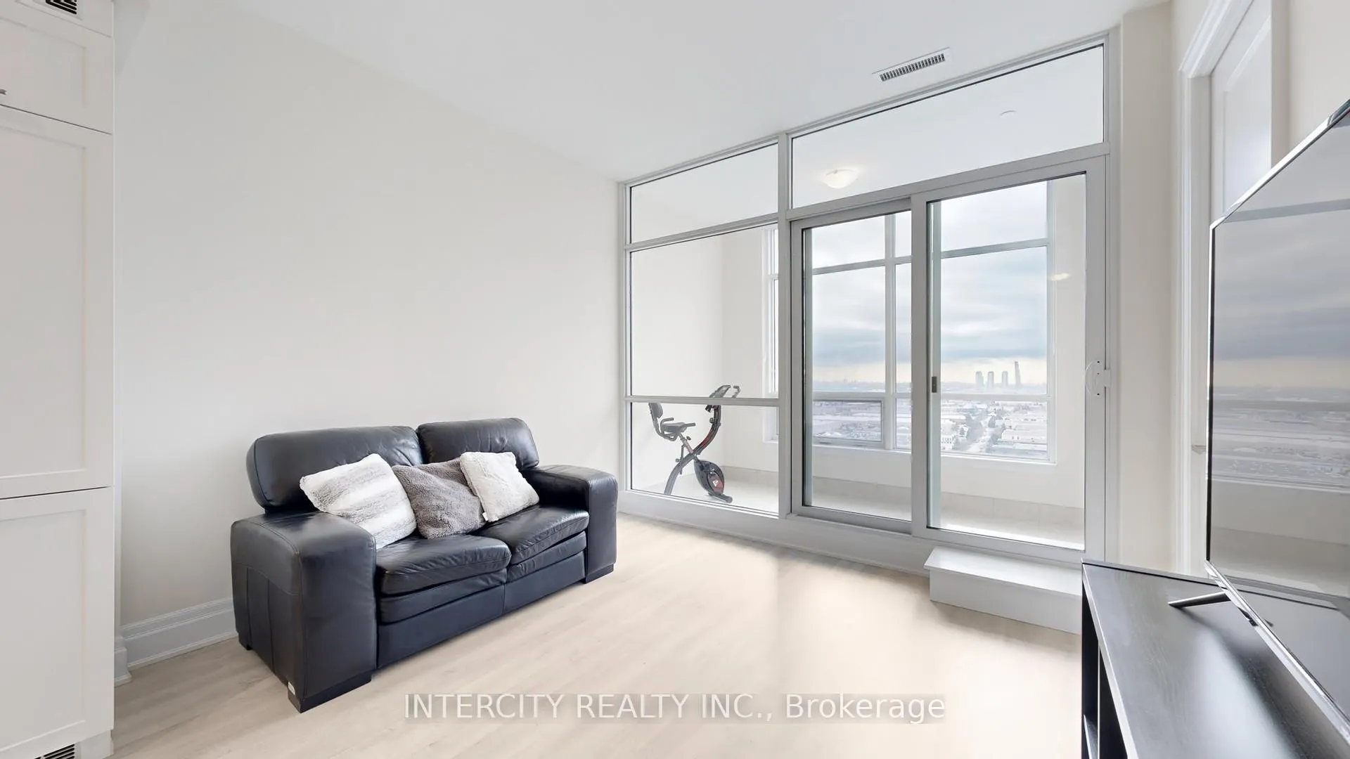 Photo 4 of Unit PH07, 9075 Jane Street, Vaughan, Concord — HOMEH