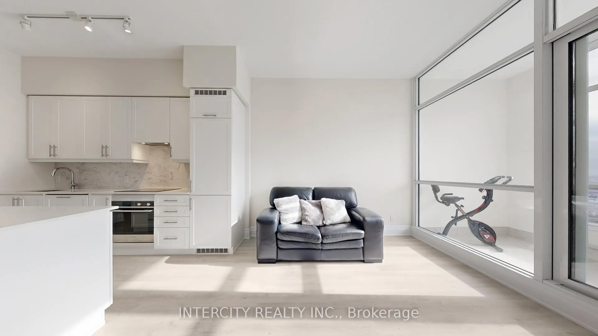 Photo 5 of Unit PH07, 9075 Jane Street, Vaughan, Concord — HOMEH