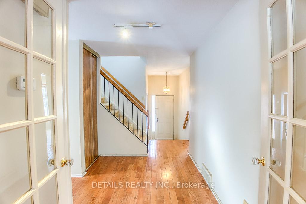 Photo 3 of 419 Viewmount Drive, Ottawa, Borden Farm/Stewart Farm/Carleton Heights/Parkwood Hills — HOMEH